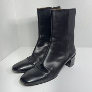 Elegant Black Heeled Boots